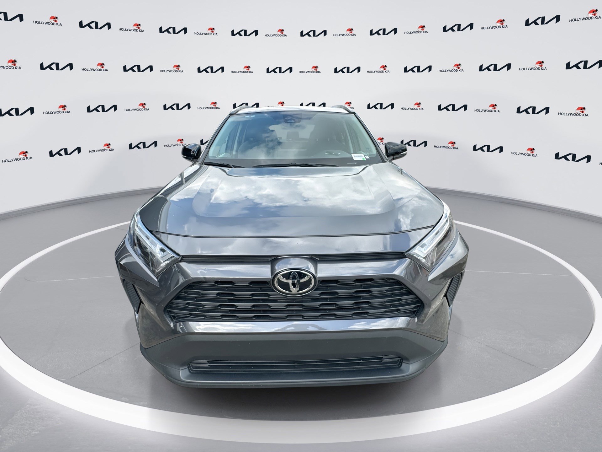 2022 Toyota RAV4 XLE photo 3