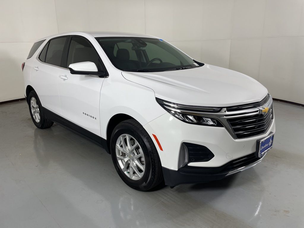 2024 Chevrolet Equinox LT photo 2