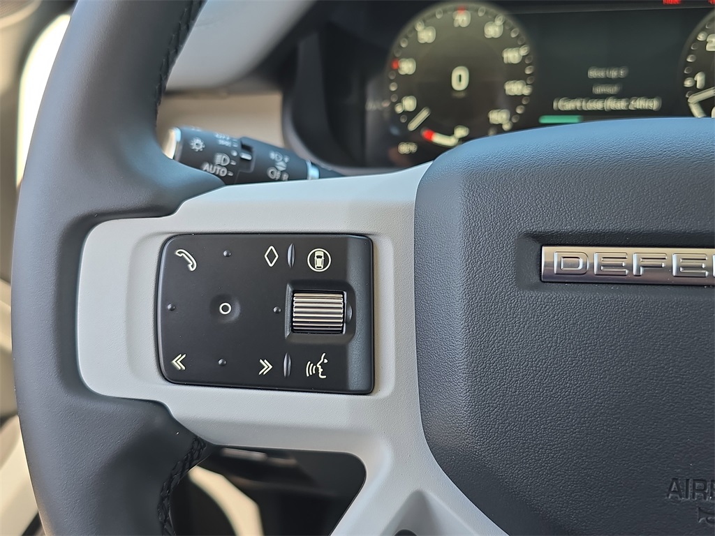 2025 Land Rover Defender 130 X-Dynamic SE photo 17