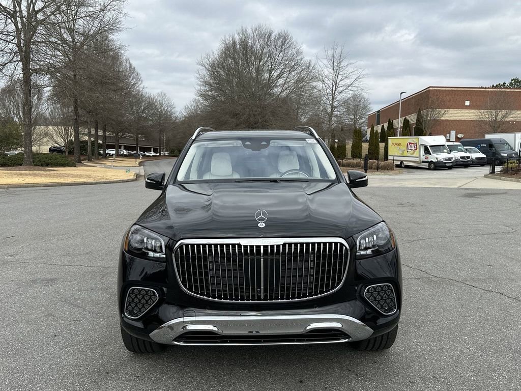 2025 Mercedes Benz GLS Maybach 600 4MATIC photo 3