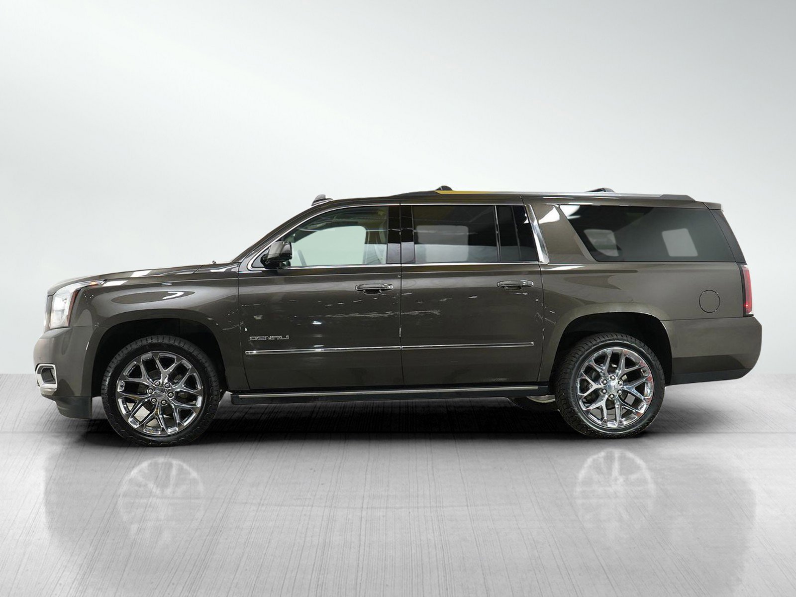 Used 2019 GMC Yukon XL Denali with VIN 1GKS2HKJ7KR174562 for sale in White Bear Lake, Minnesota