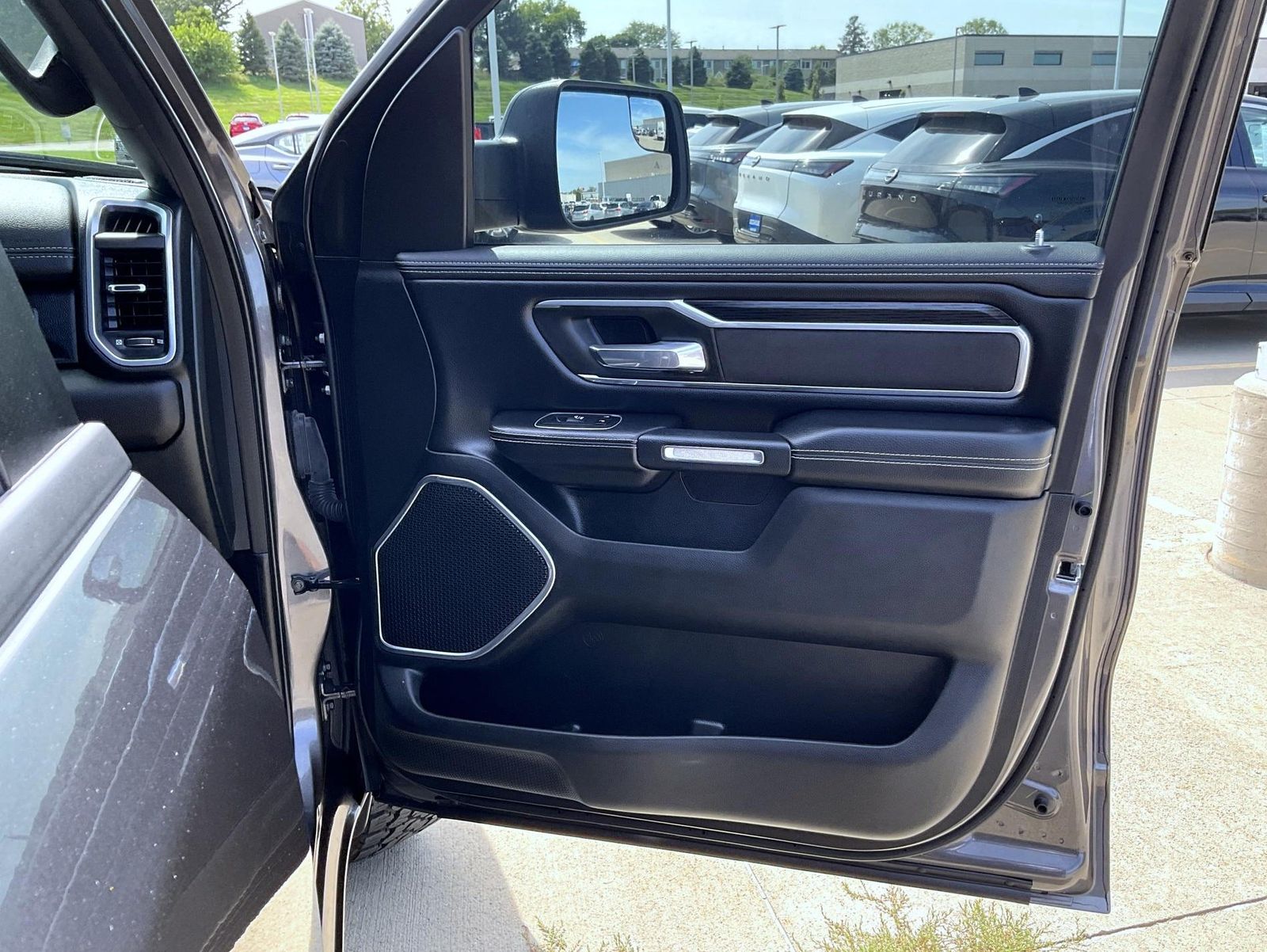 2023 Ram 1500 Laramie photo 16