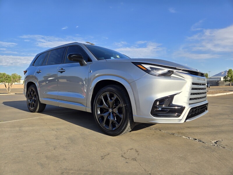 2026 Lexus TX 500h F SPORT Luxury photo 2
