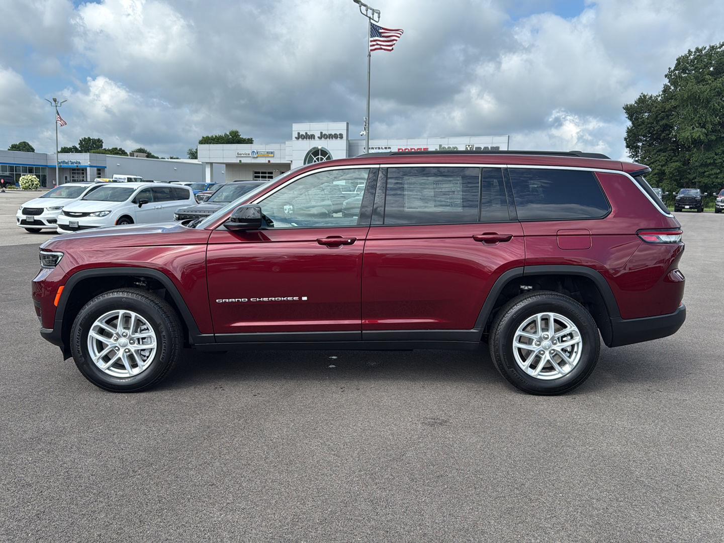 2025 Jeep Grand Cherokee Laredo X photo 3