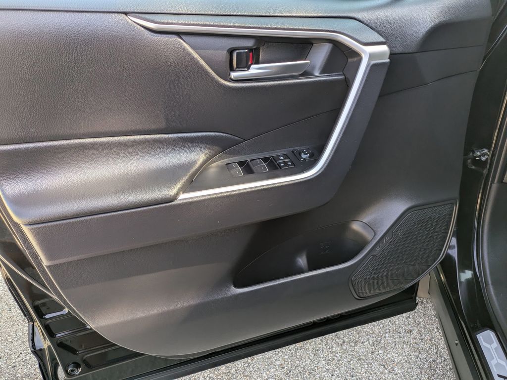2024 Toyota RAV4 Hybrid photo 12