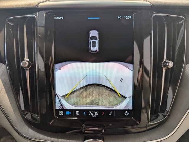 2025 Volvo XC60 B5 Plus photo 18