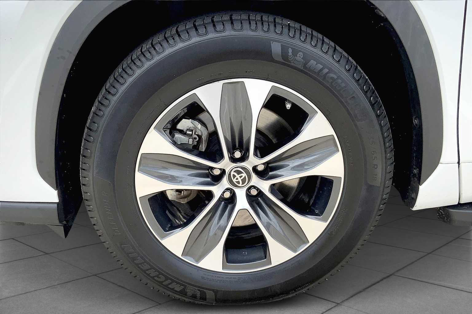 2022 Toyota Highlander XLE photo 9