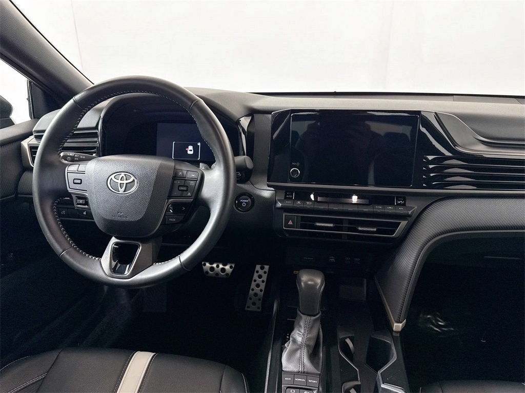2025 Toyota Camry SE photo 8