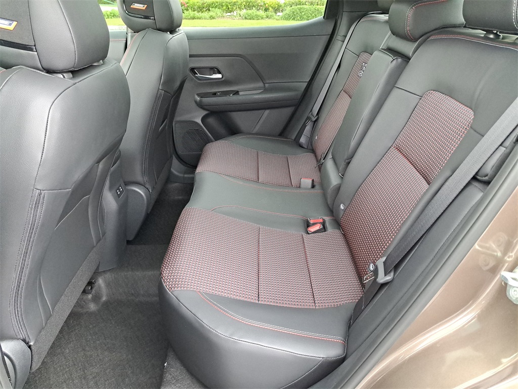 2026 Nissan Kicks SR photo 10