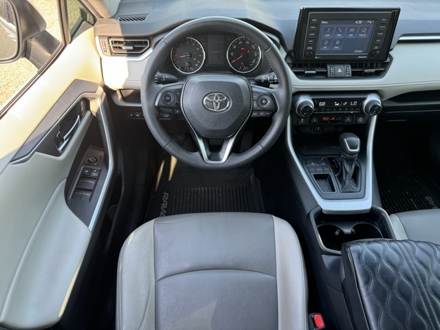 2020 Toyota RAV4 XLE Premium photo 27