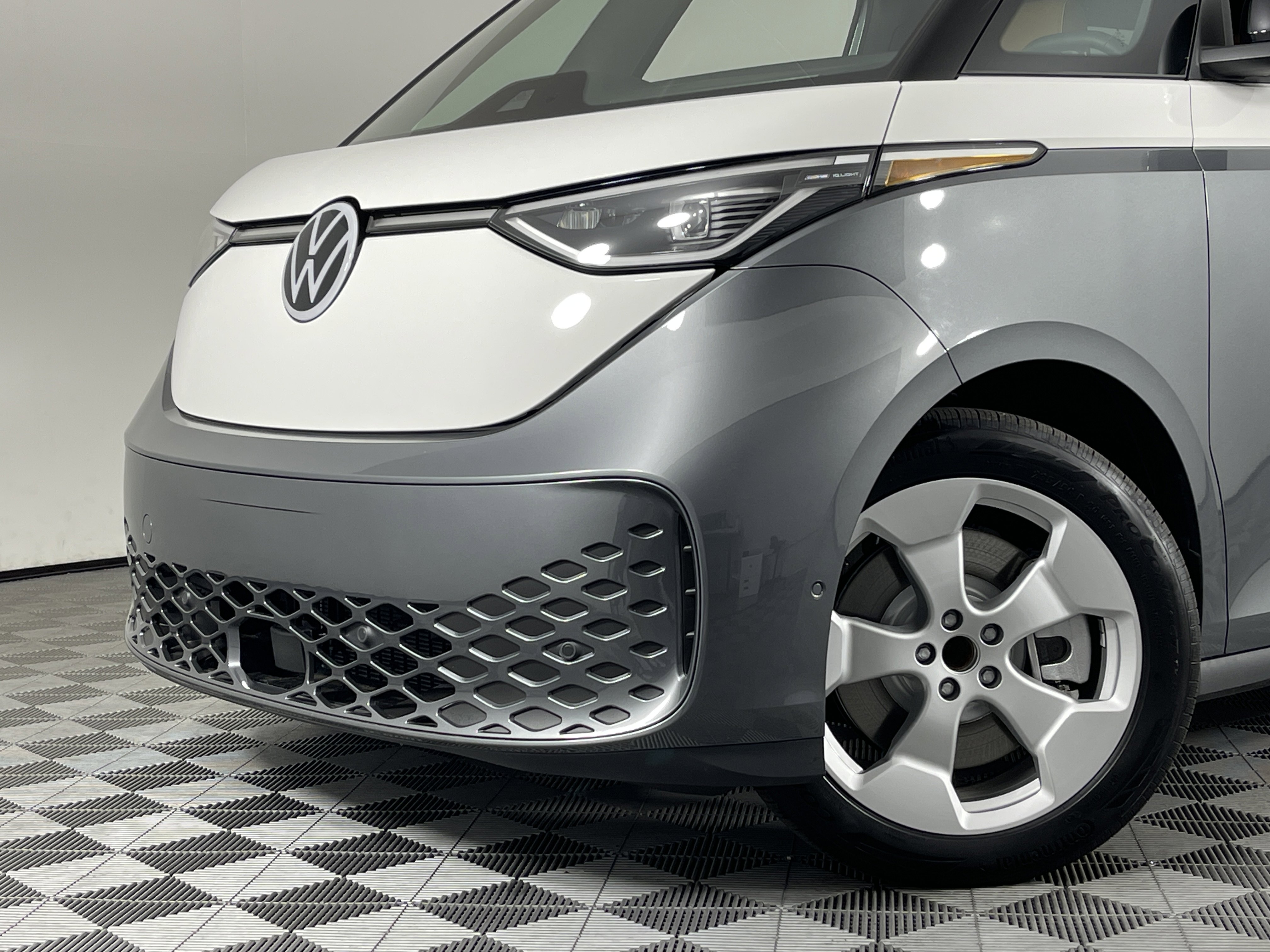 2025 Volkswagen ID. Buzz Pro S photo 2