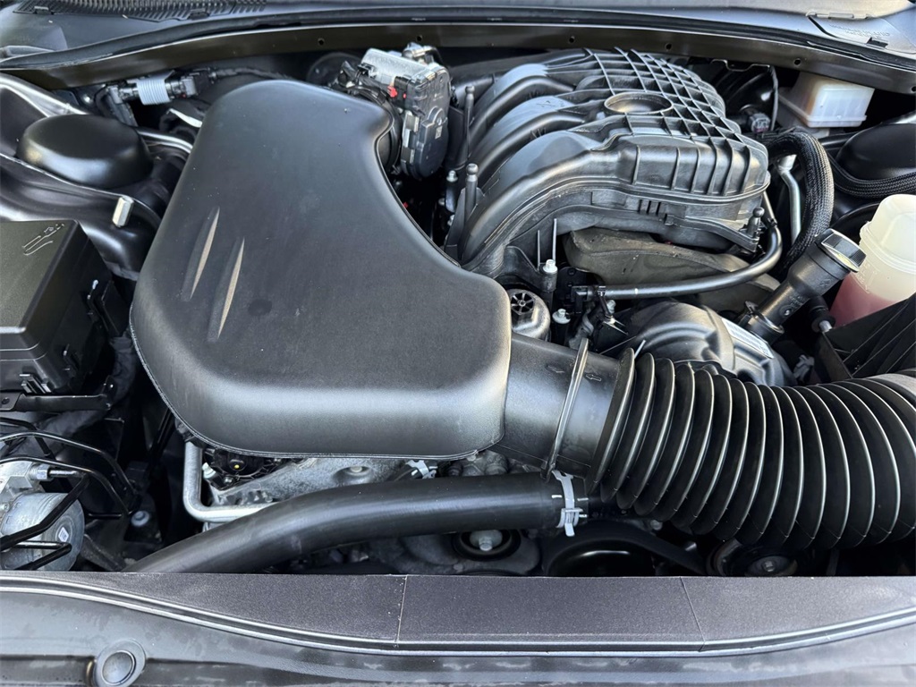 2023 Chrysler 300 Touring photo 12