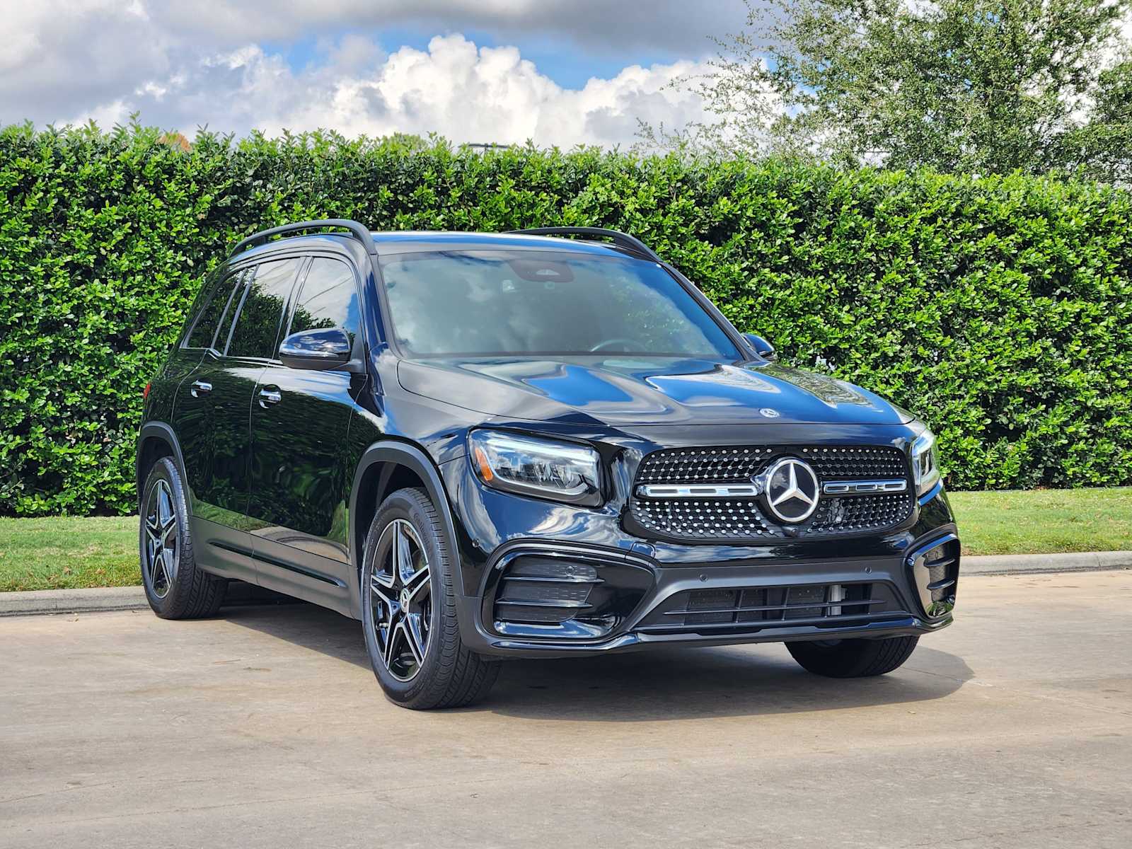 2025 Mercedes Benz GLB 250 photo 3
