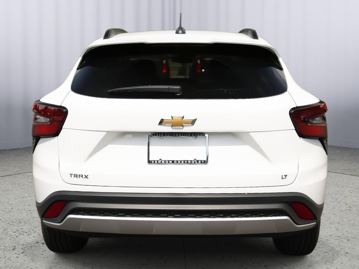 2025 Chevrolet Trax LT photo 4