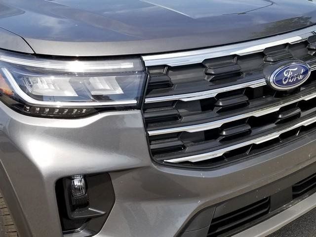 2025 Ford Explorer photo 10