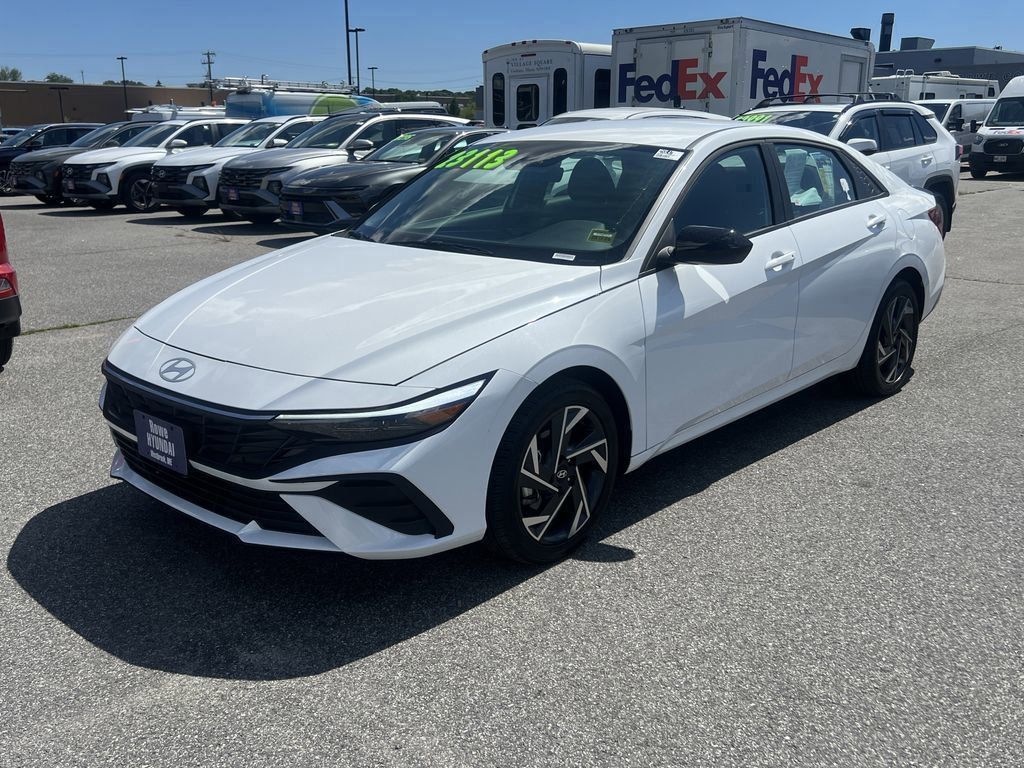 2025 Hyundai Elantra SEL Sport photo 3