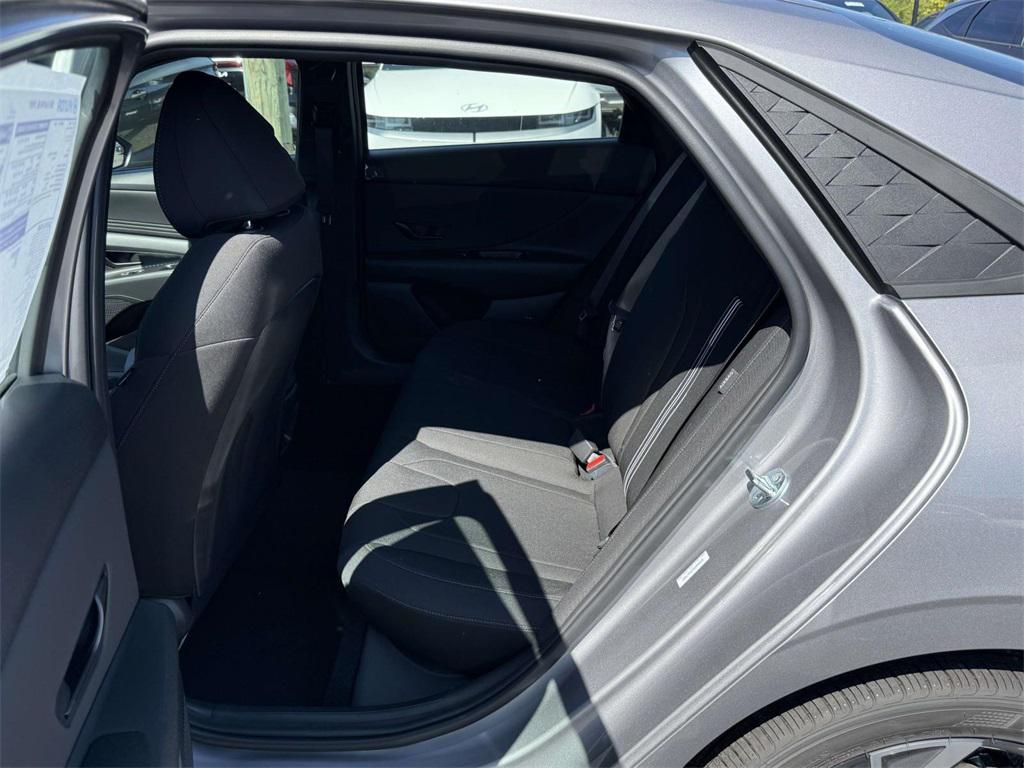 2025 Hyundai Elantra SEL Sport photo 14