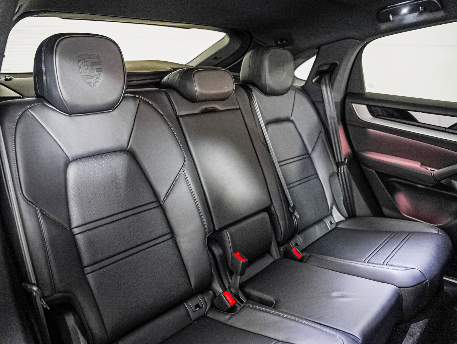 2025 Porsche Cayenne Coupe photo 5