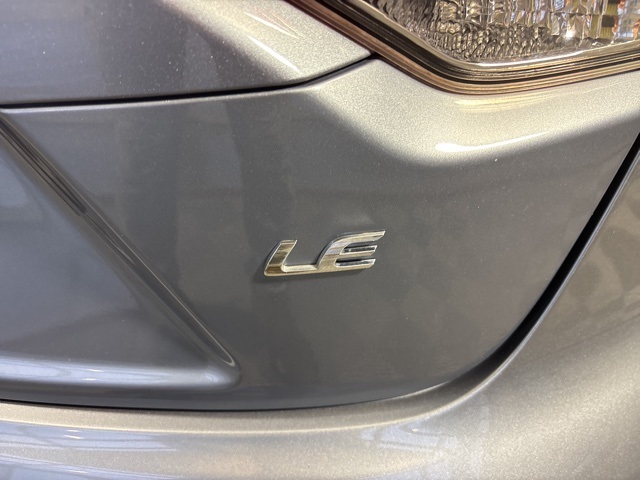 2021 Toyota Corolla LE photo 10