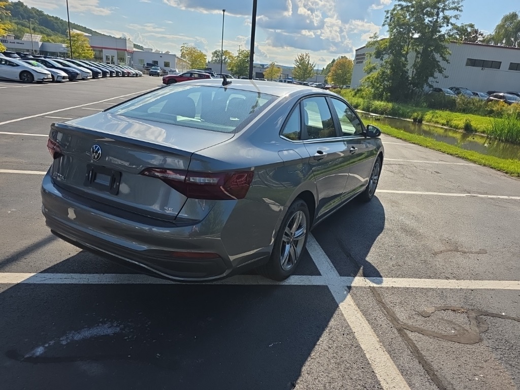 2024 Volkswagen Jetta 1.5T SE photo 3