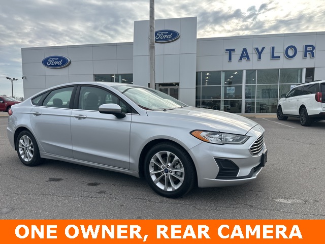 2019 Ford Fusion SE's photo
