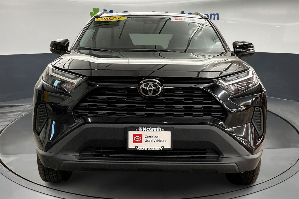 2024 Toyota RAV4 XLE photo 3