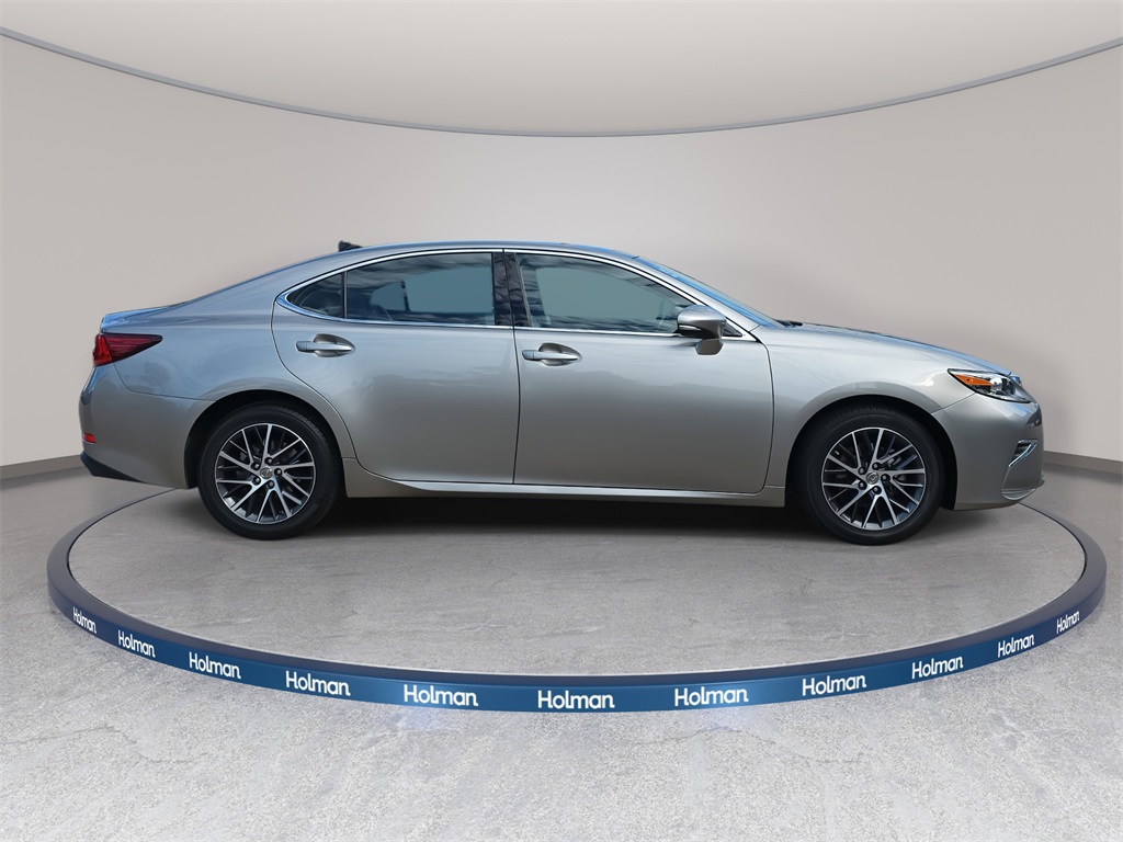 2017 Lexus ES 350 photo 2
