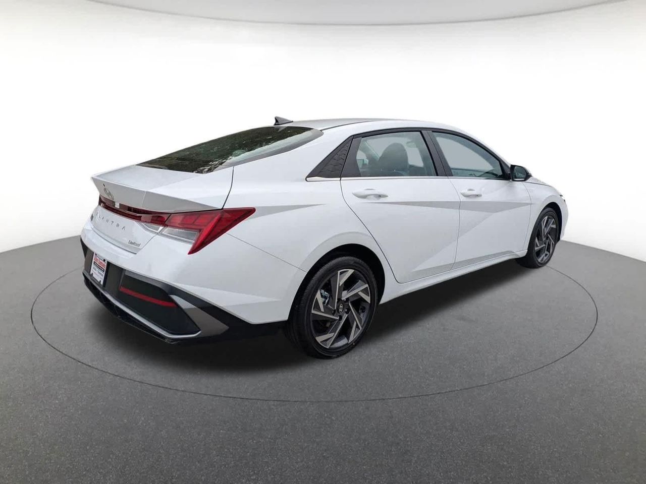 2025 Hyundai Elantra Limited photo 4