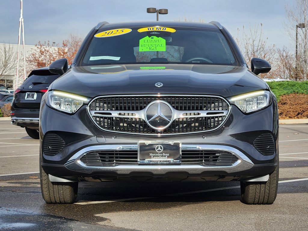 2025 Mercedes Benz GLC 300 4MATIC photo 3