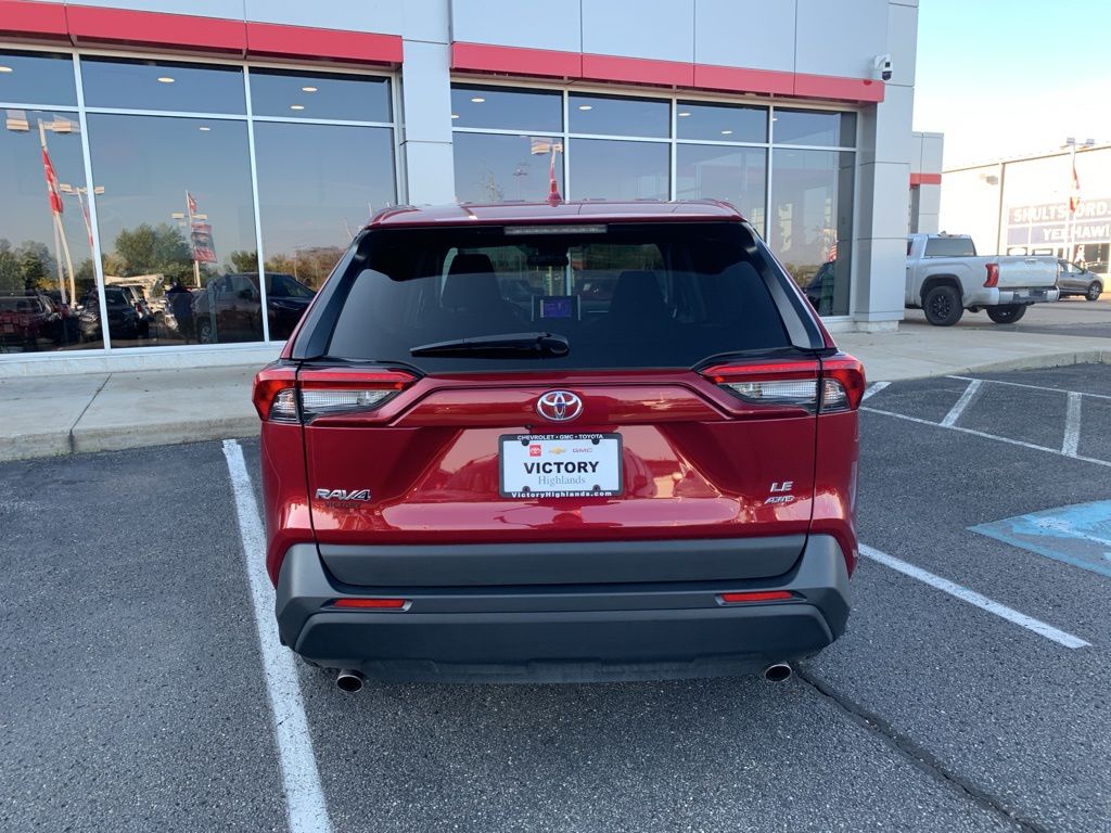 2024 Toyota RAV4 LE photo 3