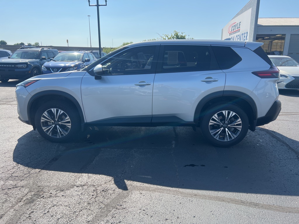 2022 Nissan Rogue SV photo 6