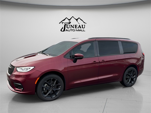 2023 Chrysler Pacifica Touring L photo 3