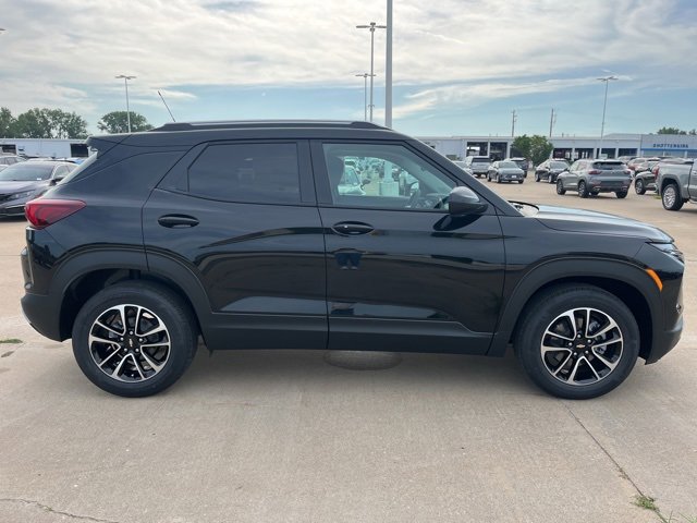 2026 Chevrolet Trailblazer LT photo 3