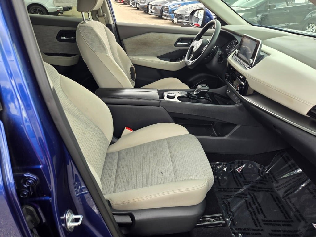 2021 Nissan Rogue SV photo 4
