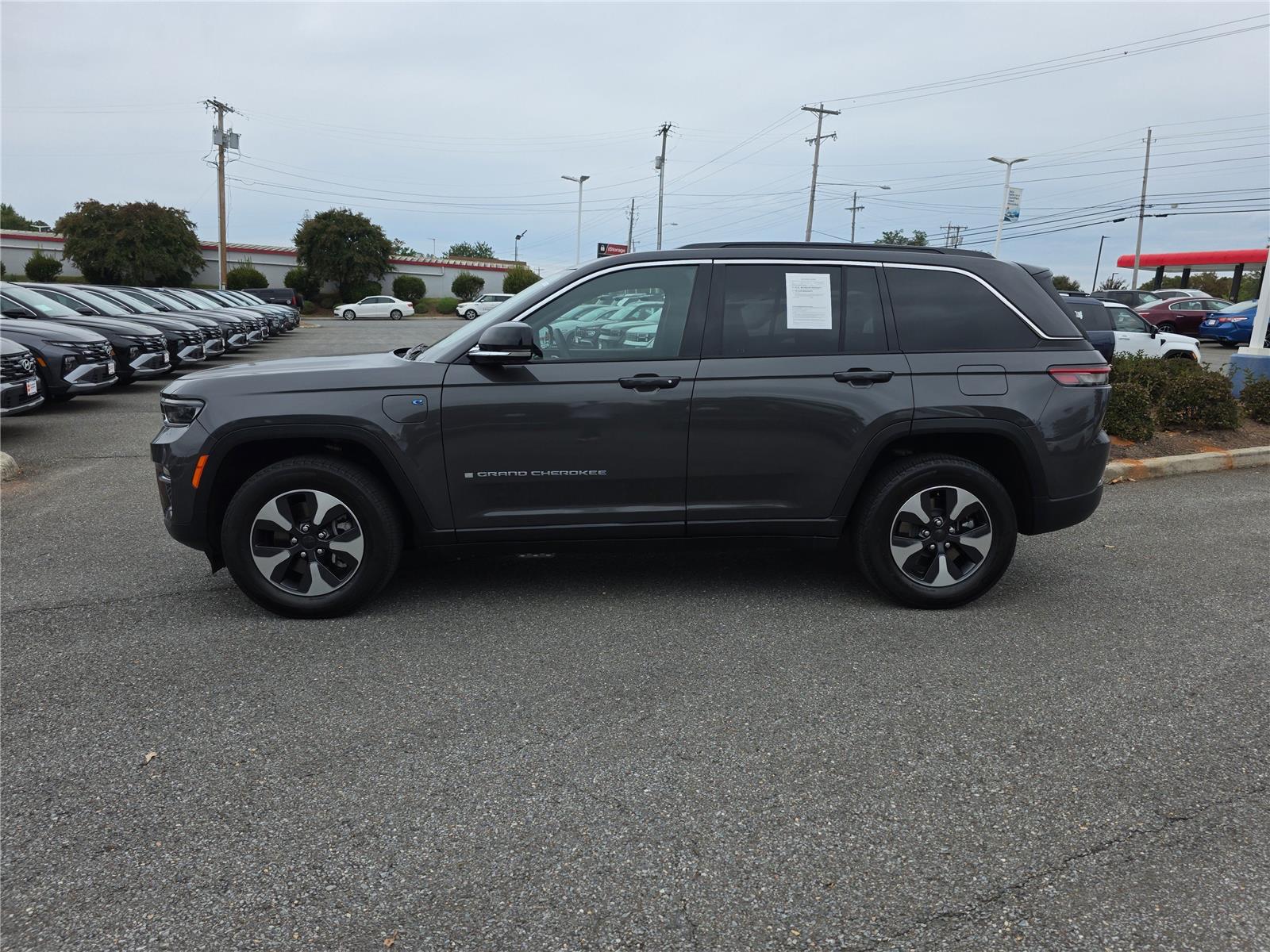 2024 Jeep Cherokee Limited 4xe photo 3