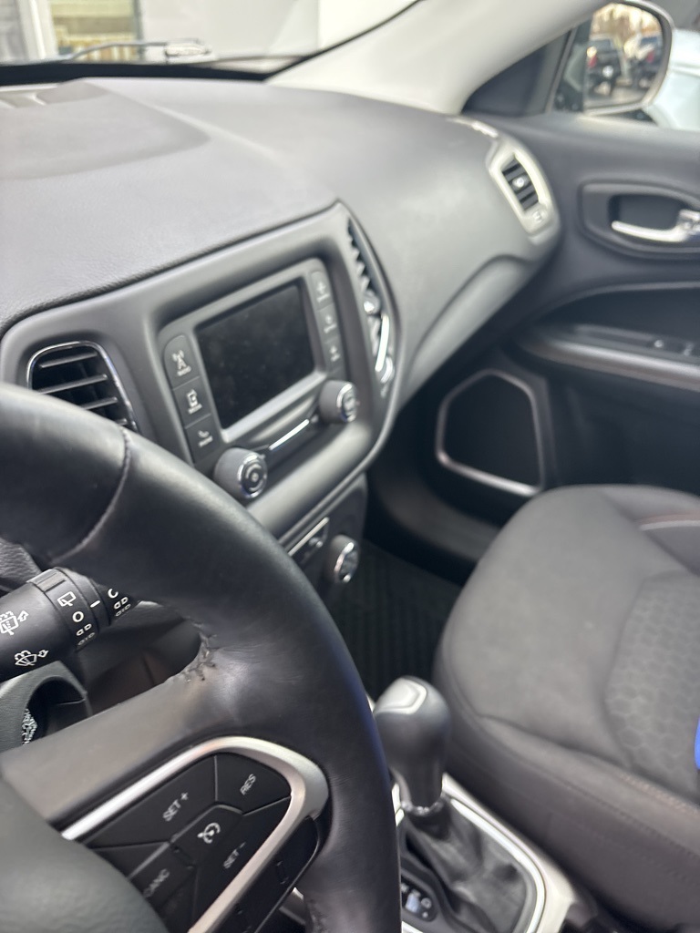 2017 Jeep Compass Sport photo 3