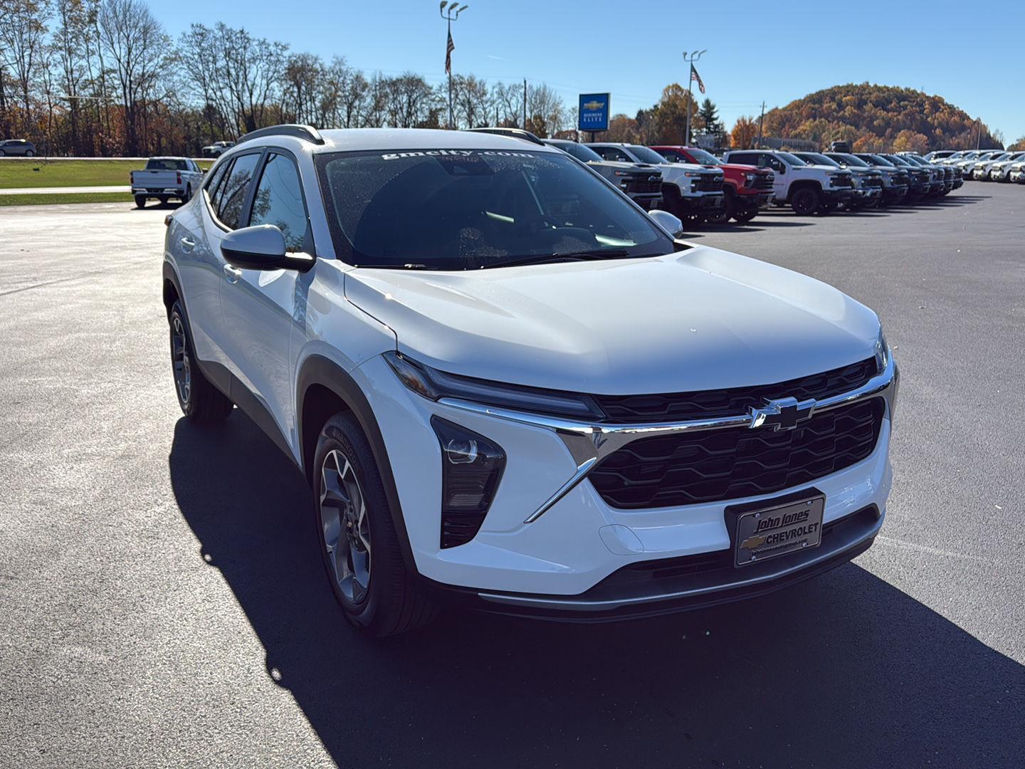 2026 Chevrolet Trax LT photo 2