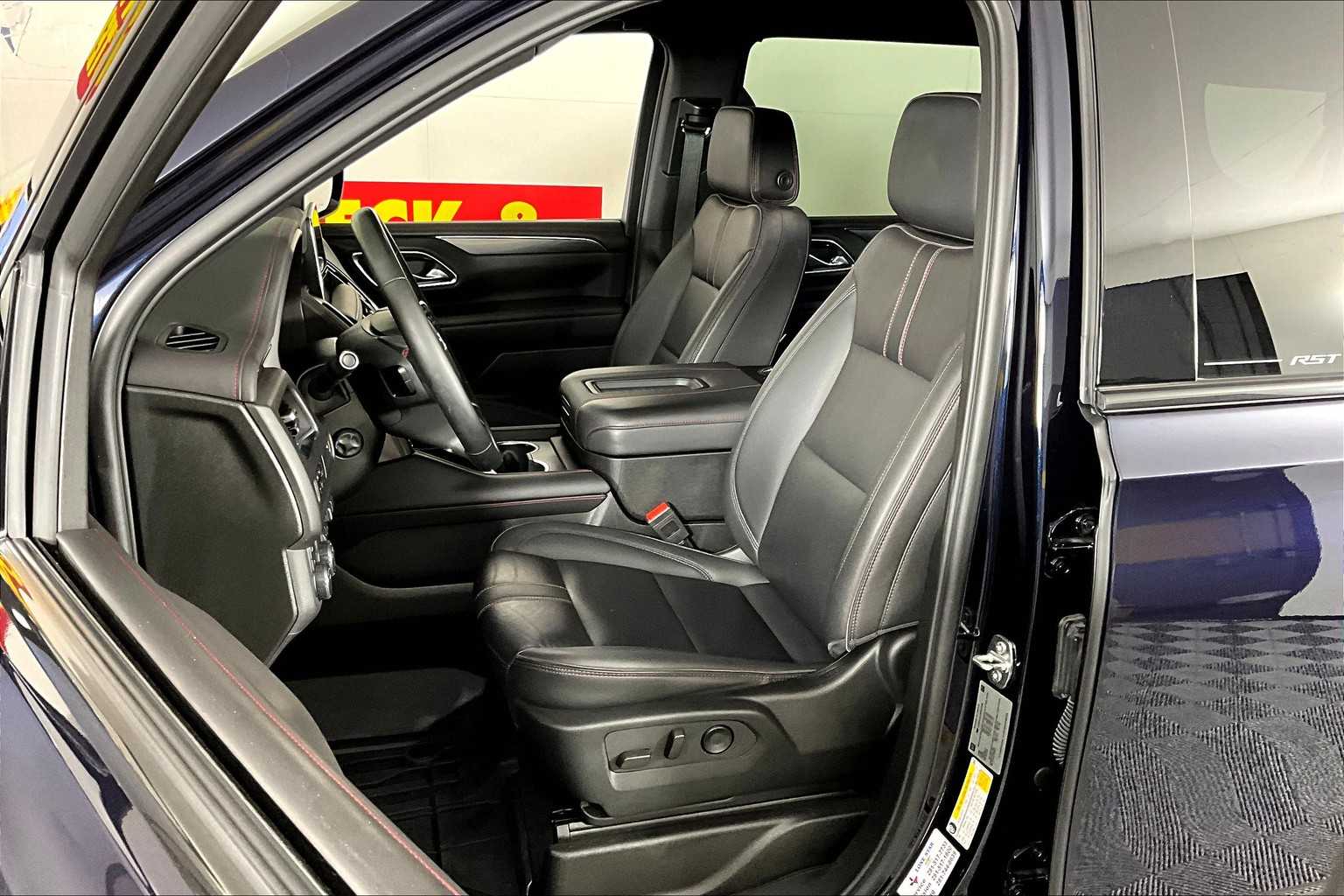 2024 Chevrolet Suburban RST photo 7