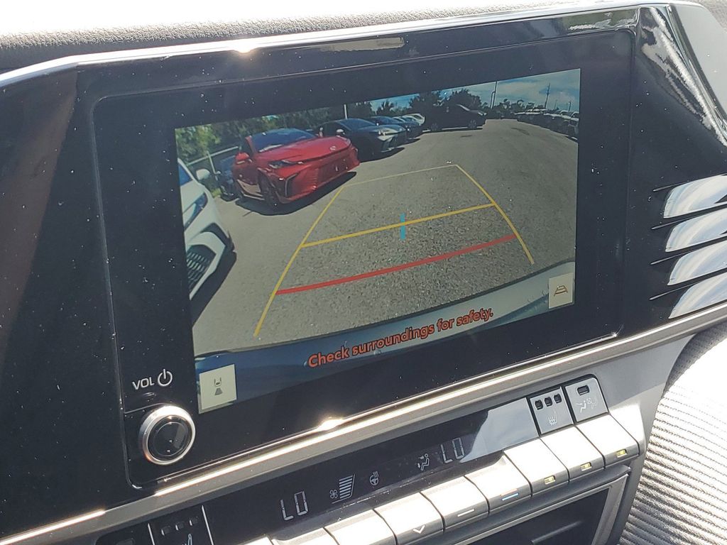 2025 Toyota Camry SE photo 18