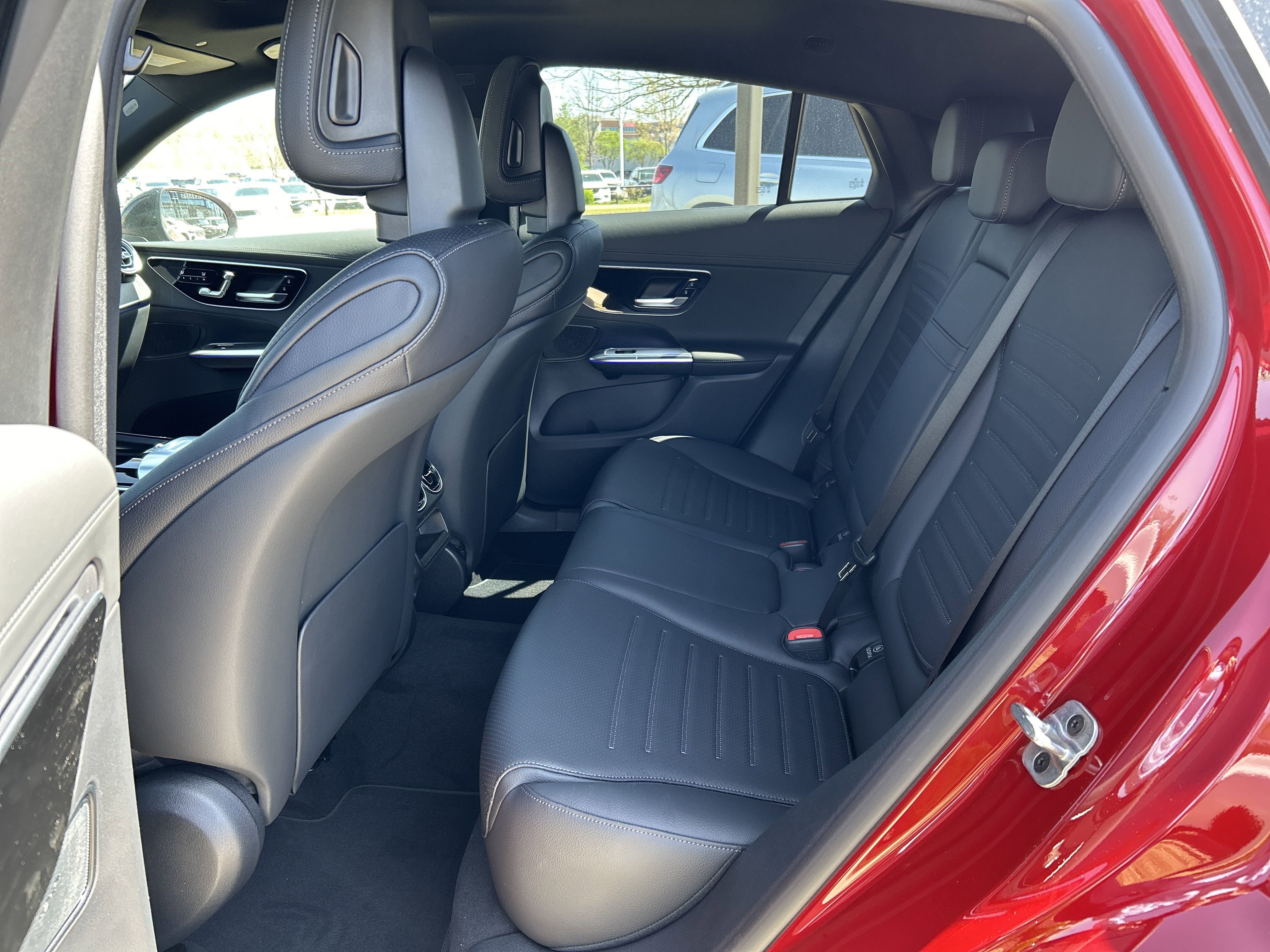 2025 Mercedes Benz GLC 300 4MATIC photo 3