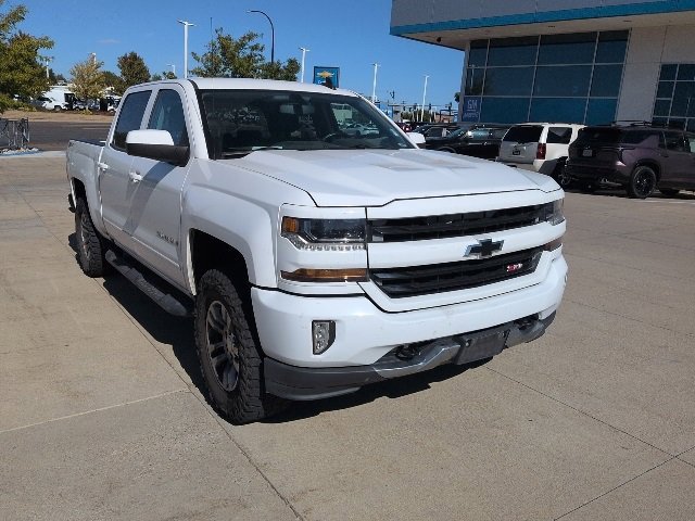 2017 Chevrolet Silverado 1500 LT photo 3
