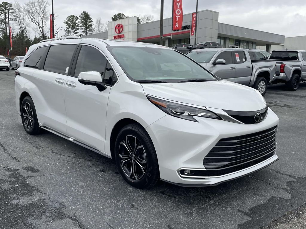 2026 Toyota Sienna Platinum's photo