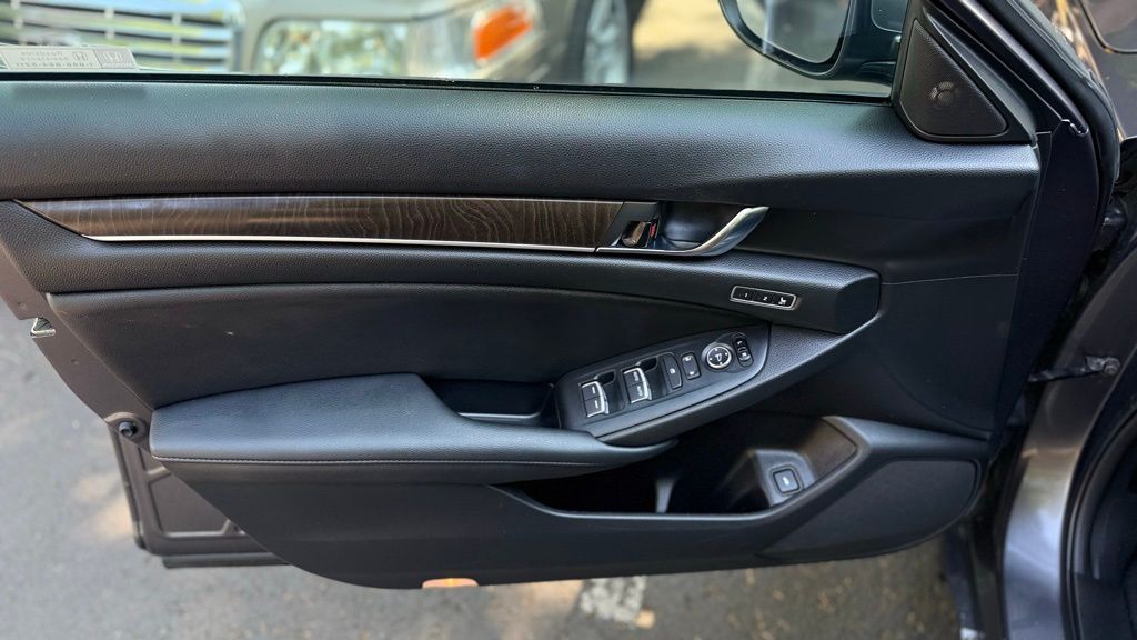 2021 Honda Accord EX-L 1.5T photo 12