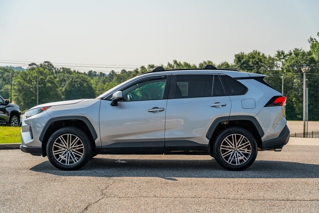 2021 Toyota RAV4 LE photo 3