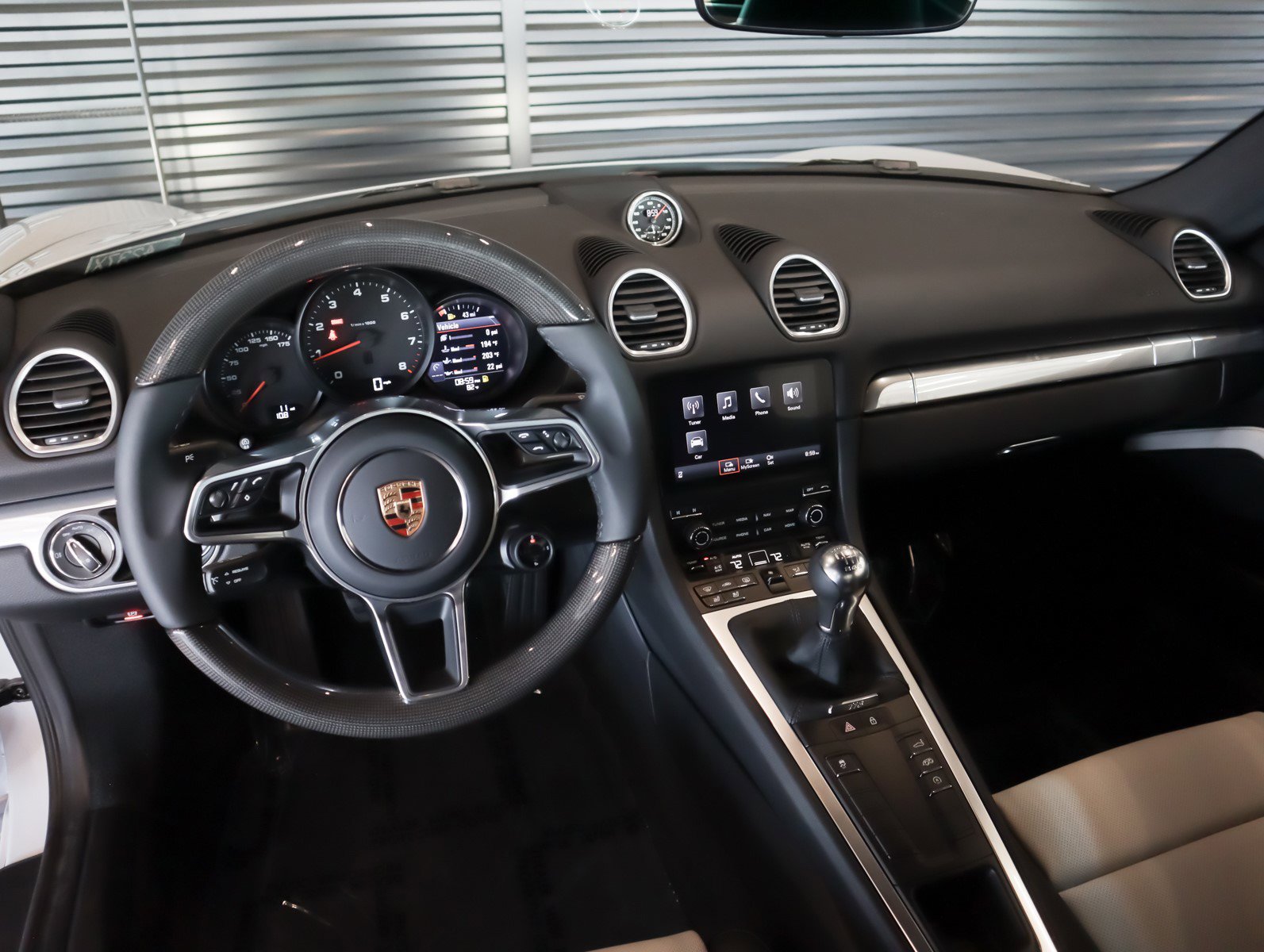 2025 Porsche Cayman photo 12