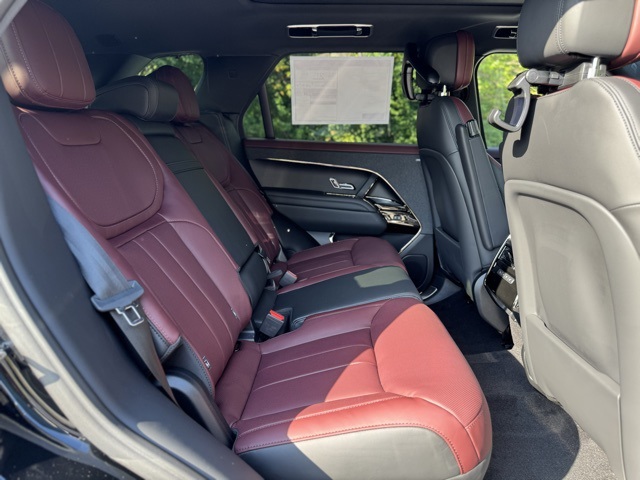 2025 Land Rover Range Rover Sport SE photo 18