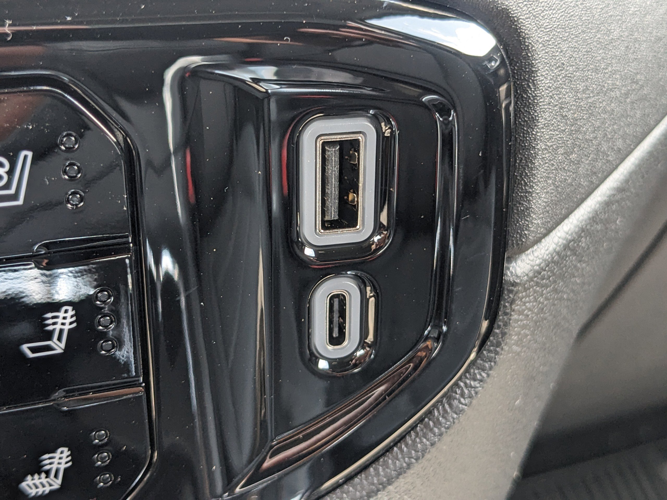 2025 Chevrolet Silverado 1500 LTZ photo 23