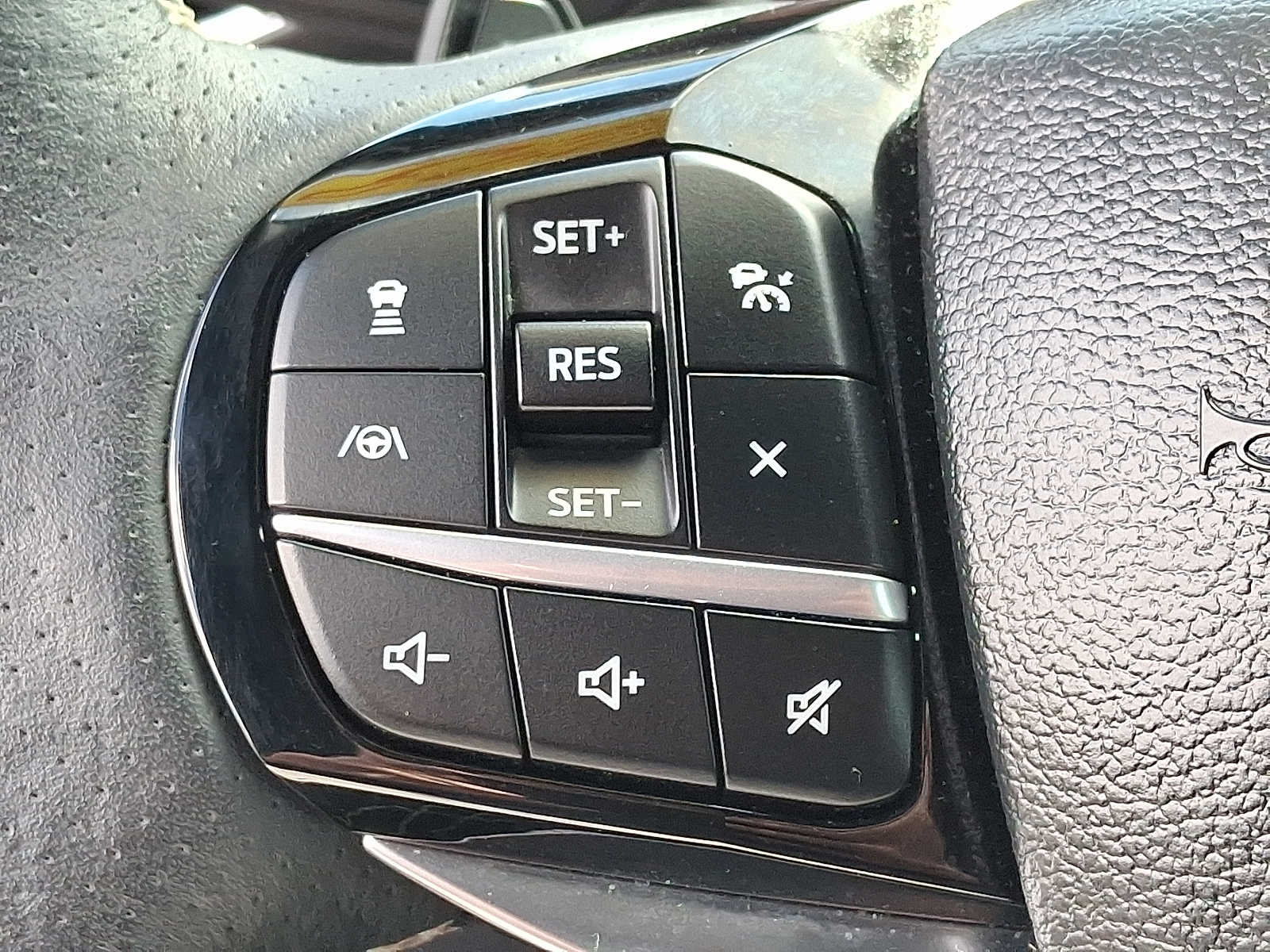 2023 Ford Explorer ST photo 19