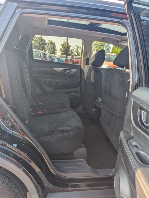 2016 Nissan Rogue SV photo 12