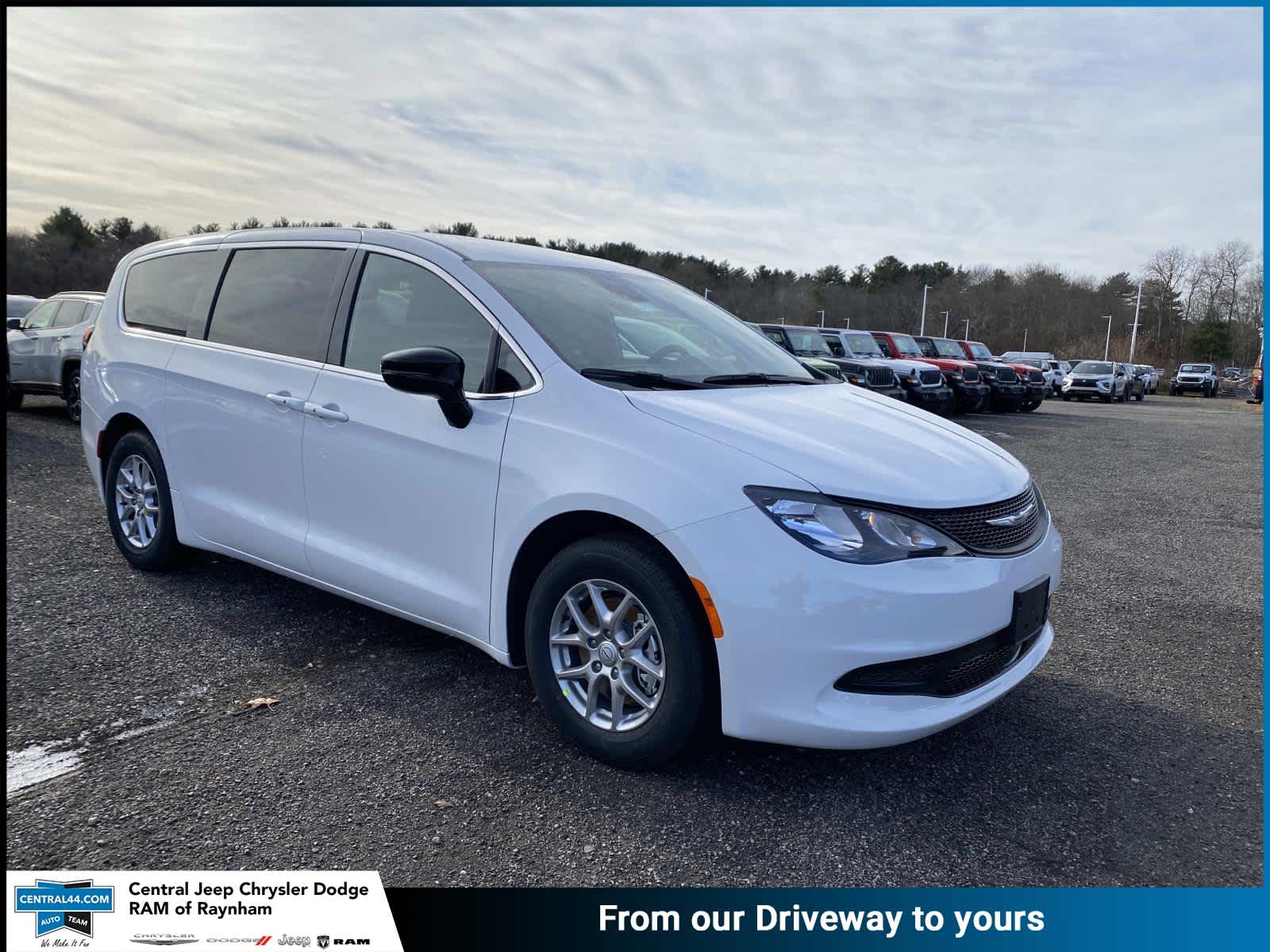 2026 Chrysler Voyager LX's photo